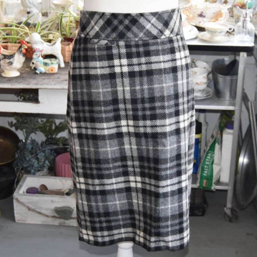 L.L. Bean Pencil Skirt Size 10 Gray Black Plaid Wool Blend Lined Favorite Fit